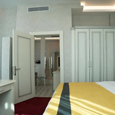 Resun Hotel 4*